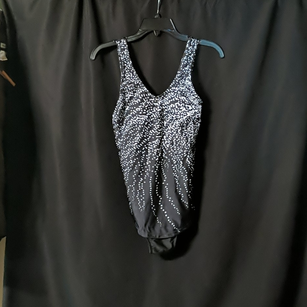 Swimsuit - Picture 7 of 8